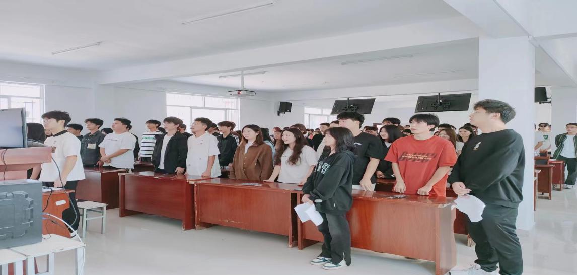 坚定不移跟党走，青春奋进新征程 ——世界杯官网第四期团课结业典礼暨入团仪式