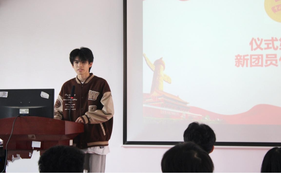 坚定不移跟党走，青春奋进新征程 ——世界杯官网第四期团课结业典礼暨入团仪式
