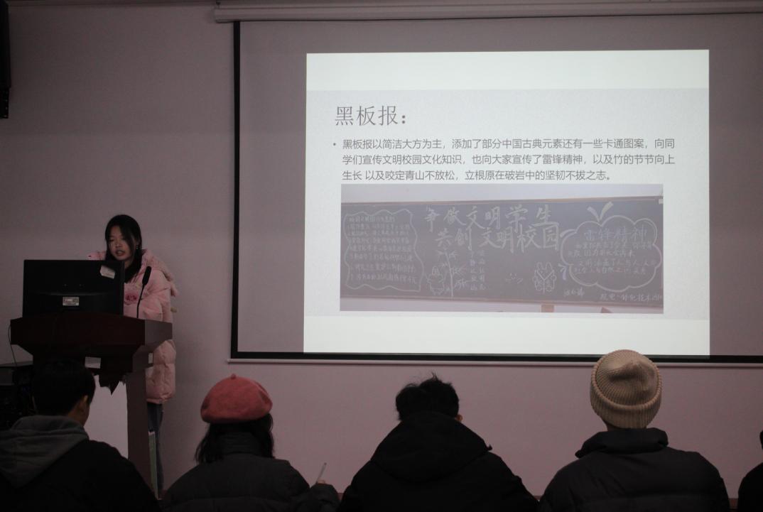 世界杯官网2023年班徽、黑板报设计大赛顺利开展 世界杯官网2023年班徽、黑板报设计大赛顺利开展