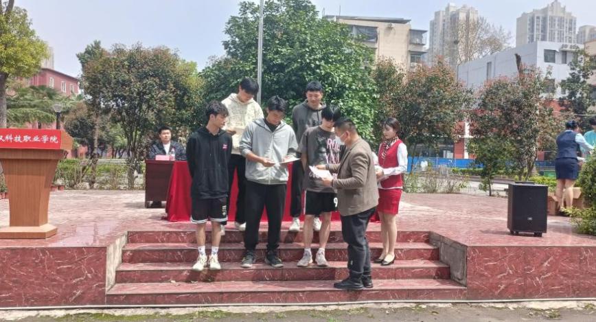 青春“篮”不住，热血不止步 —世界杯官网第十八届“希望杯”篮球赛闭幕