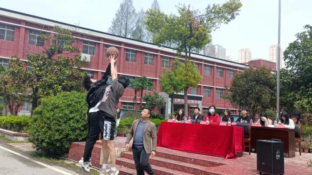 青春“篮”不住，热血不止步 —世界杯官网第十八届“希望杯”篮球赛闭幕