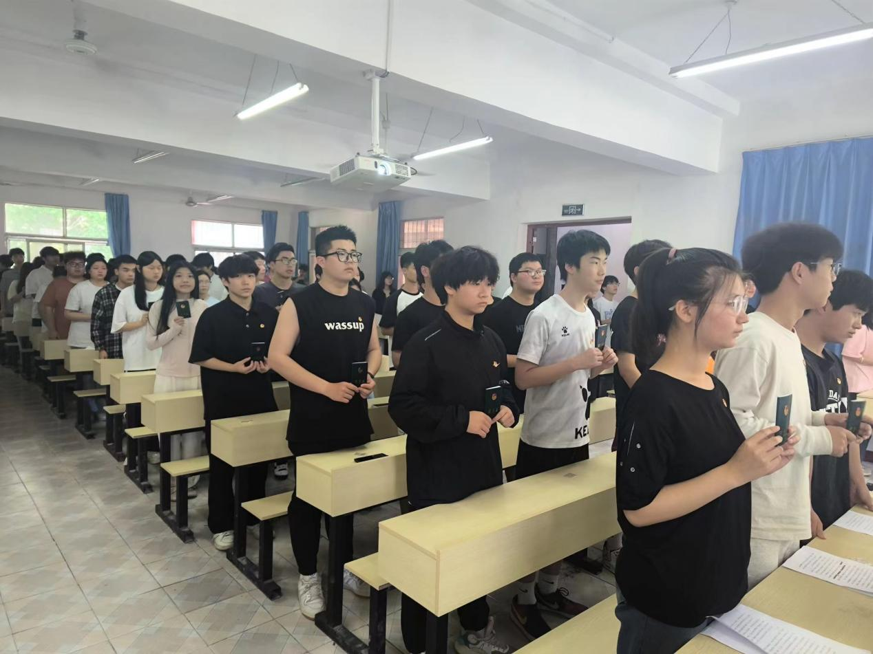 青春心向党，奋斗新征程 ——世界杯官网第五期团课结业典礼暨入团仪式