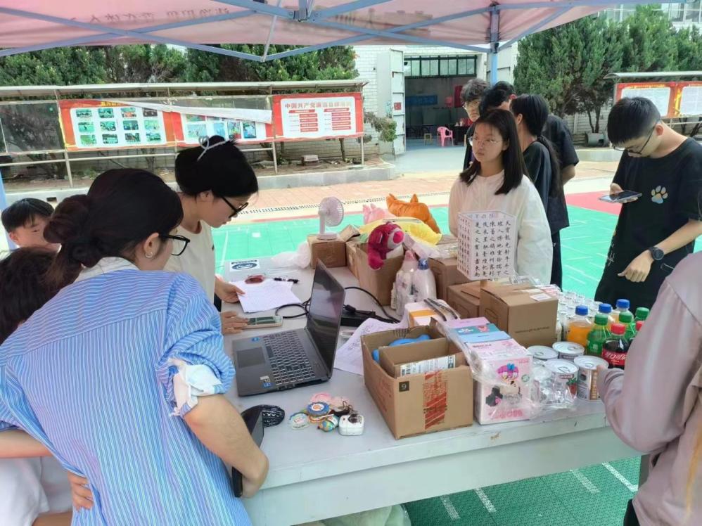 团簇星空，绽放芳华               ——世界杯官网第二届社团文化节