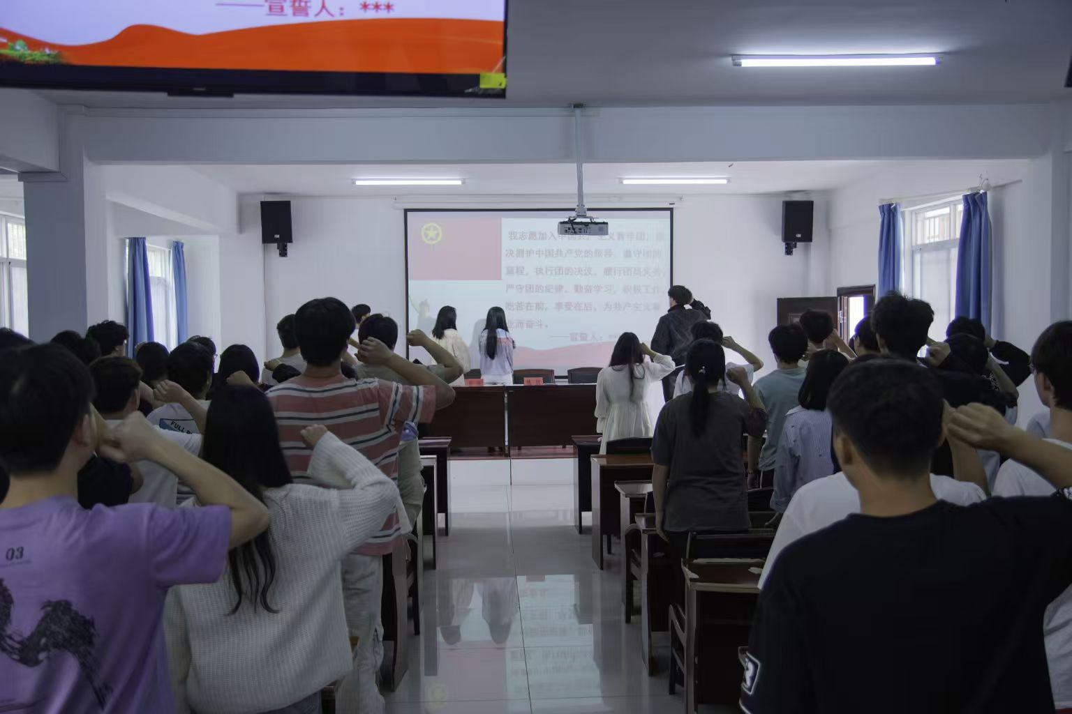 世界杯官网第七期团课结业典礼暨入团仪式圆满举行 世界杯官网第七期团课结业典礼暨入团仪式圆满举行