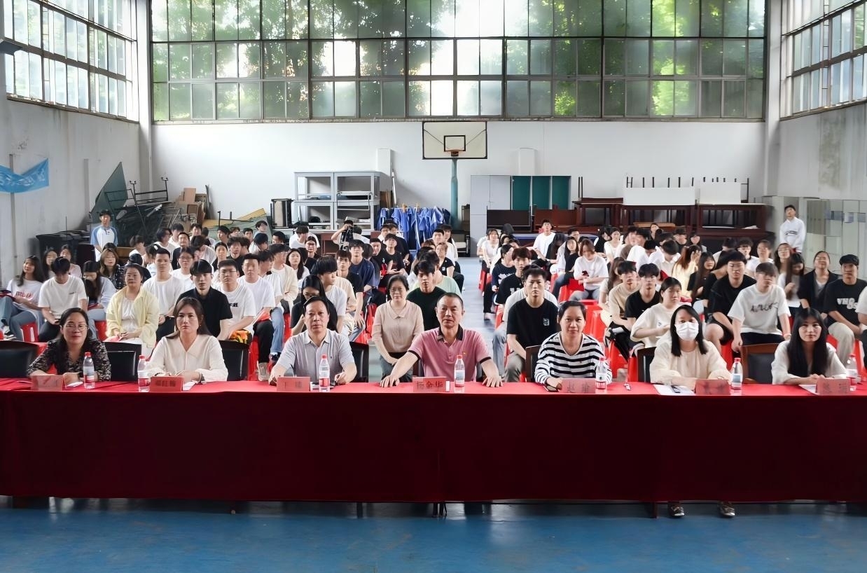 以青春之名，赴时代之约 ——世界杯官网2024-2025学年“五四”表彰大会暨文艺汇演隆重举办