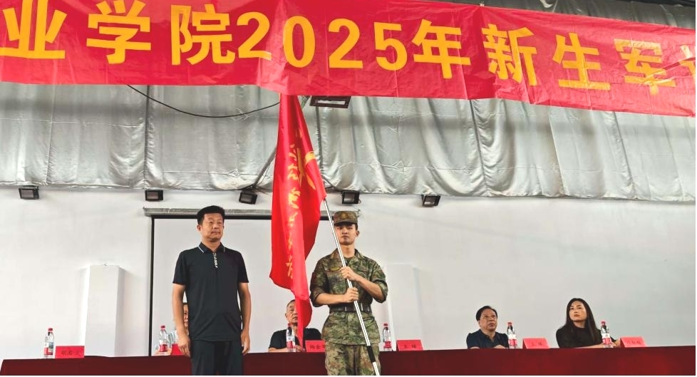 世界杯官网2025年新生军训正式开营——铮铮青春正步走,意气风发戎装颜 世界杯官网2025年新生军训正式开营——铮铮青春正步走,意气风发戎装颜