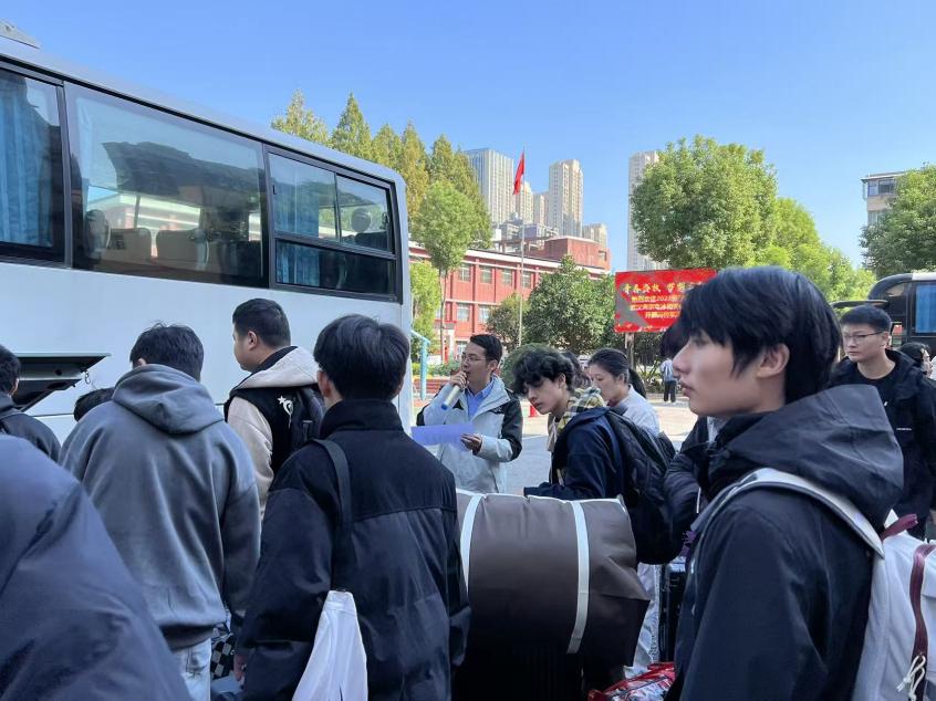 党建护航实习路 校企携手启新程—世界杯官网52名学子赴武汉海尔电冰柜有限公司开展岗位实习