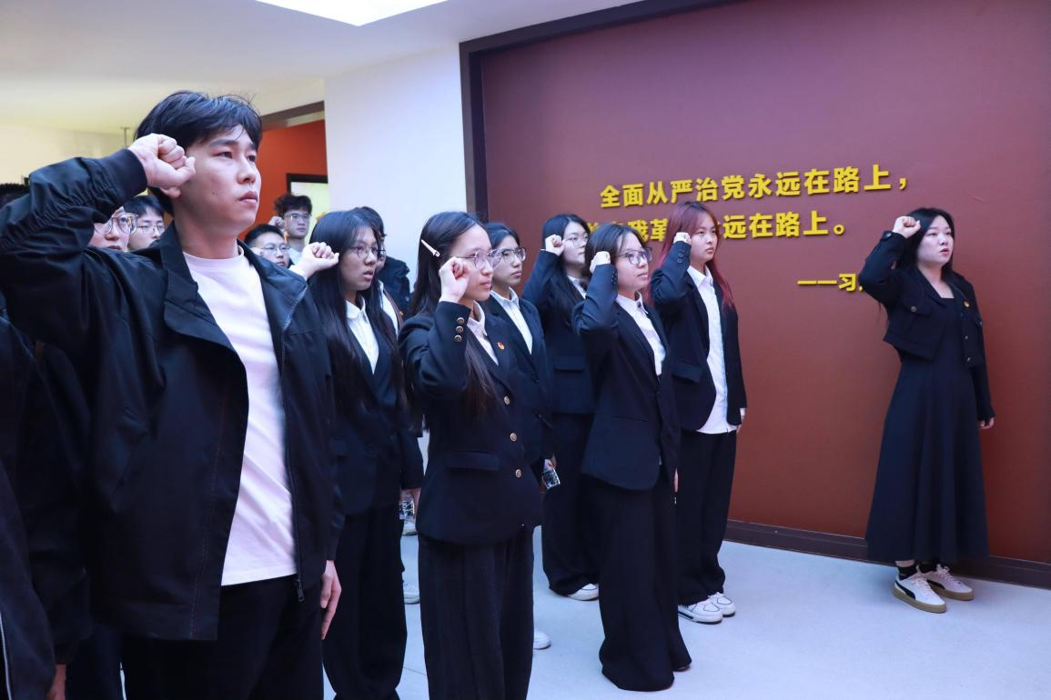 党建联建聚合力 红色研学砺初心——世界杯官网与武汉城市职业学院联合开展爱国主义教育实践活动 党建联建聚合力 红色研学砺初心——世界杯官网与武汉城市职业学院联合开展爱国主义教育实践活动