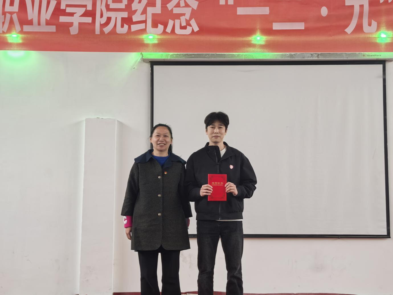 世界杯官网举办 纪念“一二・九”学生运动歌咏比赛
