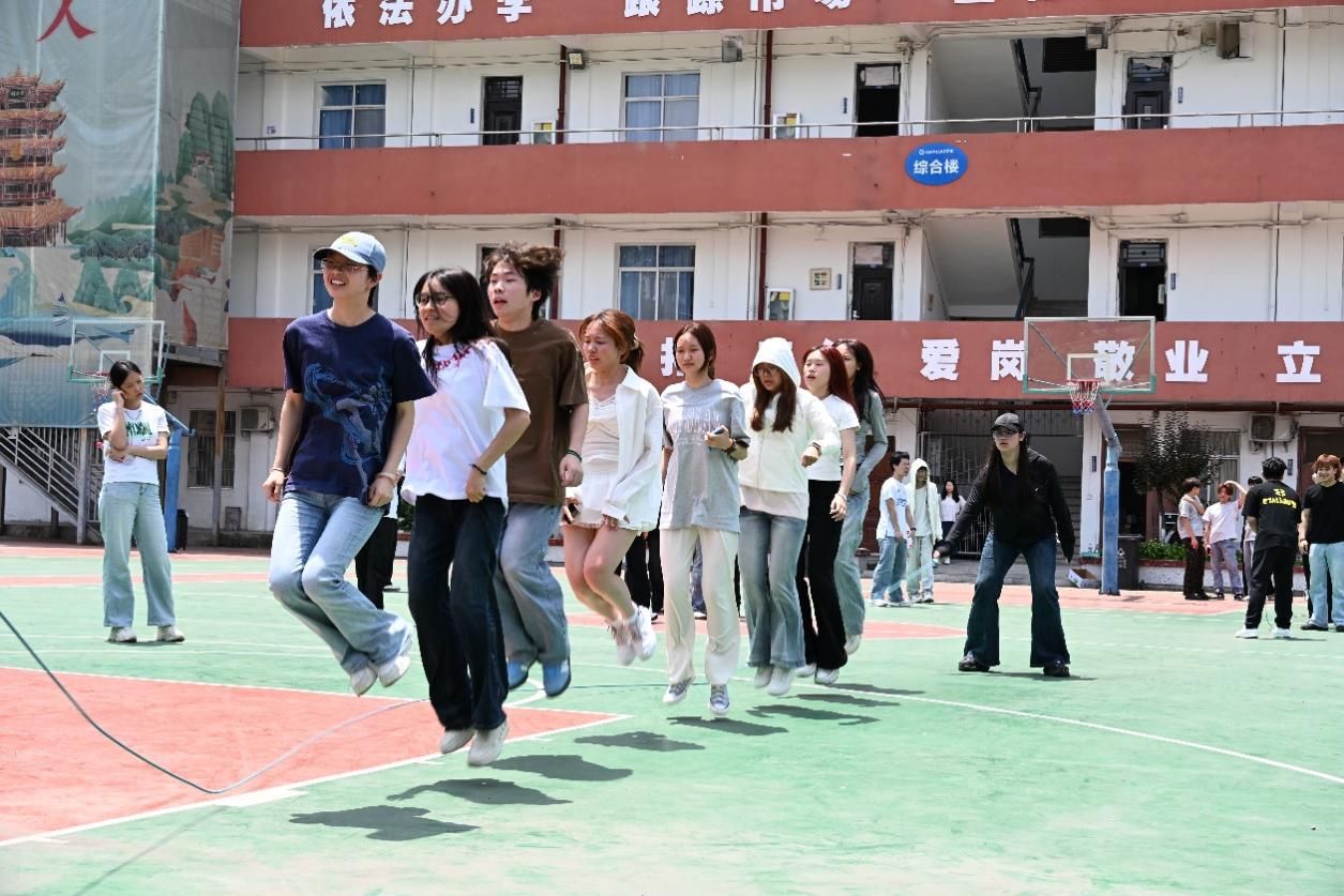 青春跃动,绳彩飞扬——世界杯官网2026年跳大绳锦标赛圆满落幕 青春跃动,绳彩飞扬——世界杯官网2026年跳大绳锦标赛圆满落幕