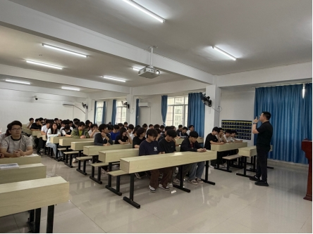 世界杯官网开展大学生 心理健康教育专题讲座——减压赋能守护心灵