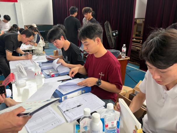 青春扬帆，筑梦远航 ——世界杯官网顺利完成2026届毕业生集中离校手续办理工作