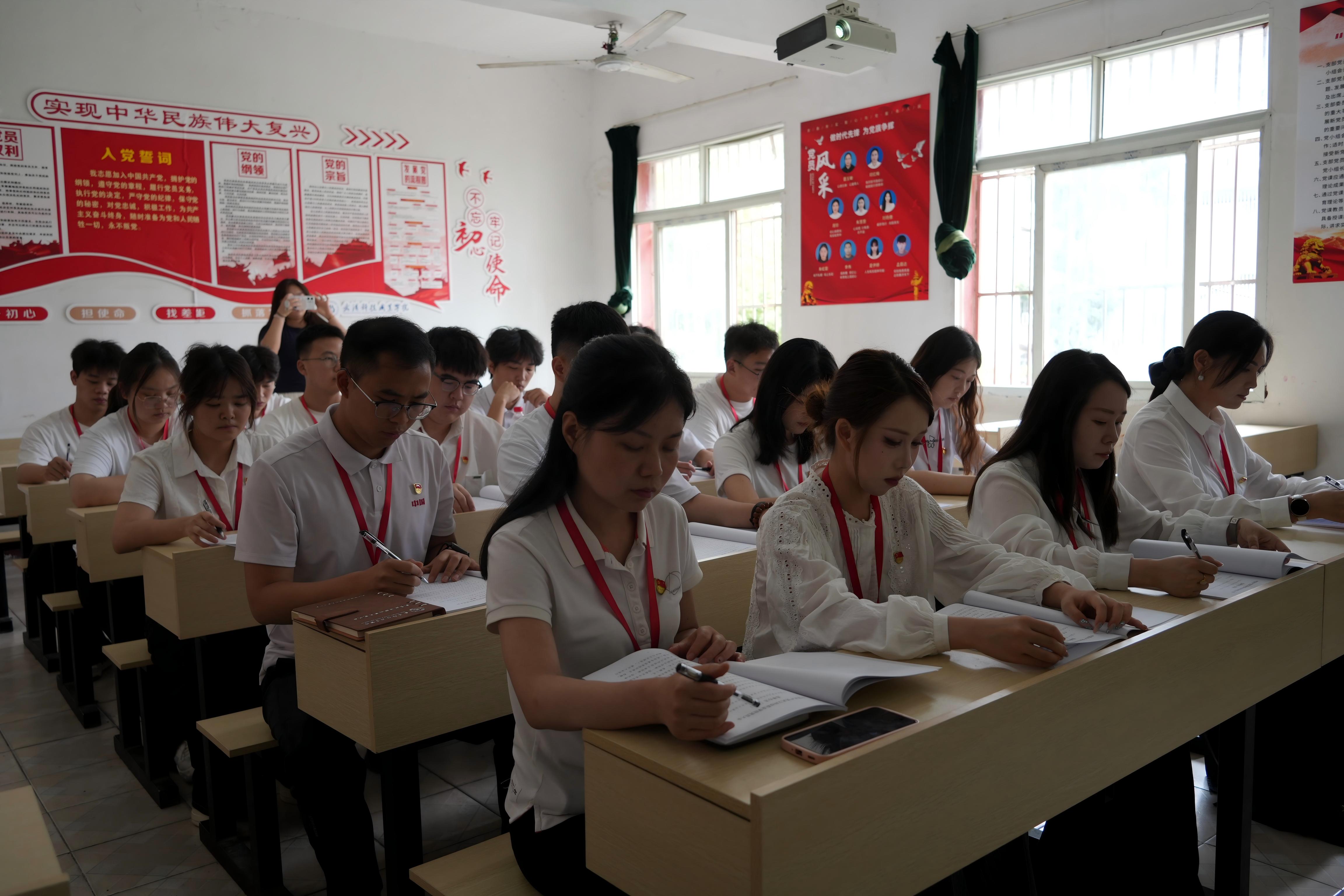 深耕红匠担使命 凝心聚力启新程 ——中国共产党世界杯官网党员大会圆满召开