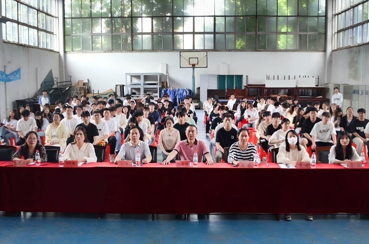 以青春之名，赴时代之约 ——世界杯官网2024-2025学年“五四”表彰大会暨文艺汇演隆重举办