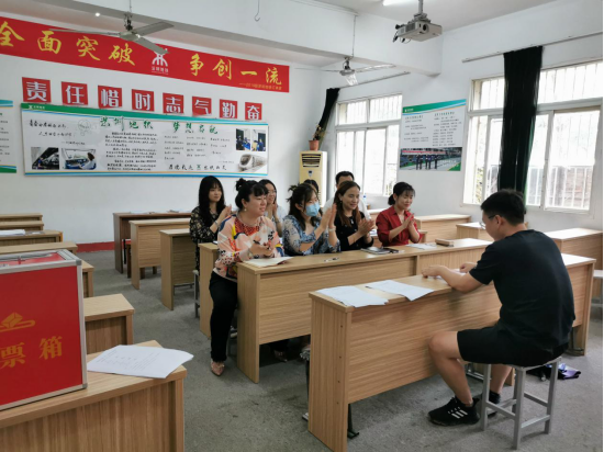中国共产党世界杯官网委员会学工第二支部委员会举行换届选举大会