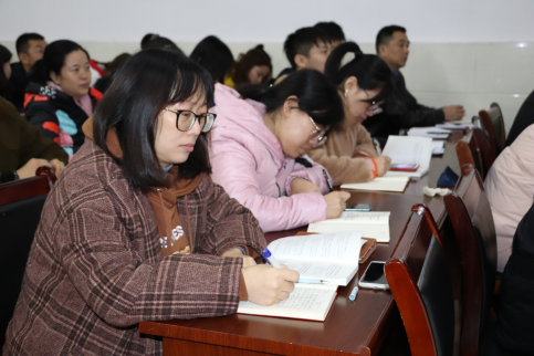 省委讲师团成员中南民族大学阎占定教授 莅临世界杯官网宣讲党的十九届四中全会精神 省委讲师团成员中南民族大学阎占定教授 莅临世界杯官网宣讲党的十九届四中全会精神