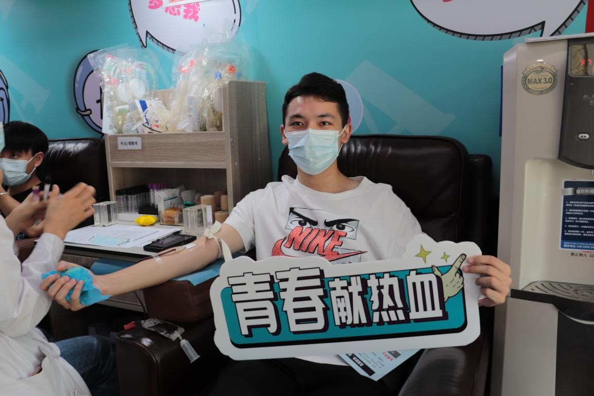 世界杯官网组织百余名学生参加杨园街道 团体无偿献血活动 世界杯官网组织百余名学生参加杨园街道 团体无偿献血活动